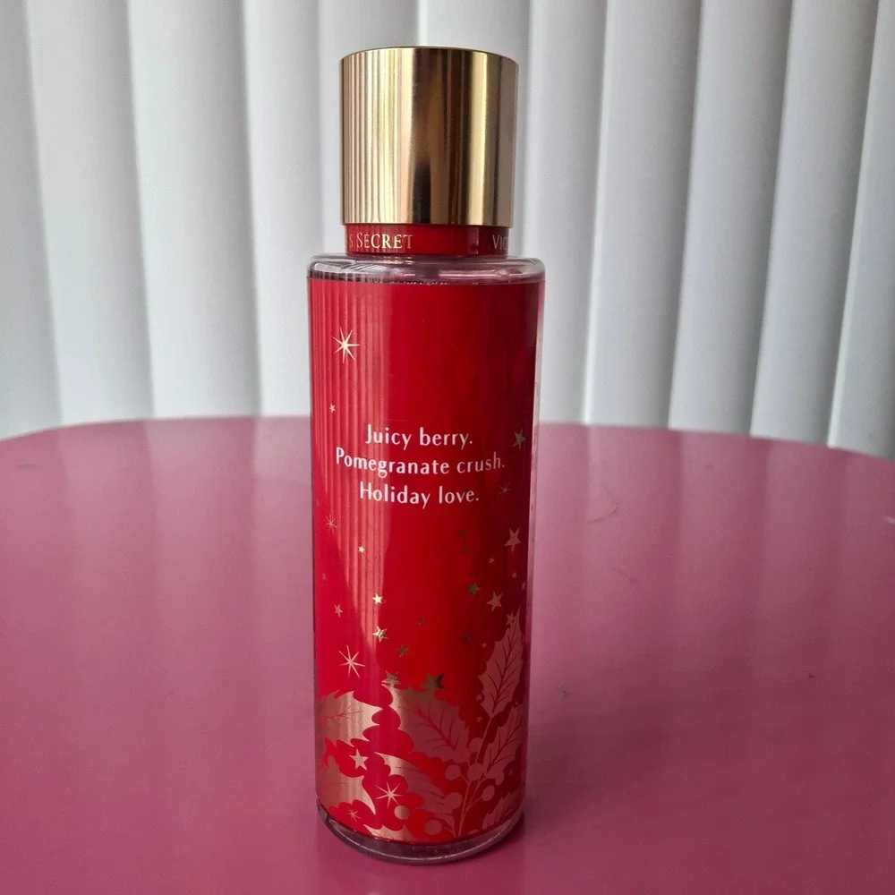 Victoria's Secret CRIMSON BERRIES Fragrance Mist 8.4oz Holiday‎ Limited Edition